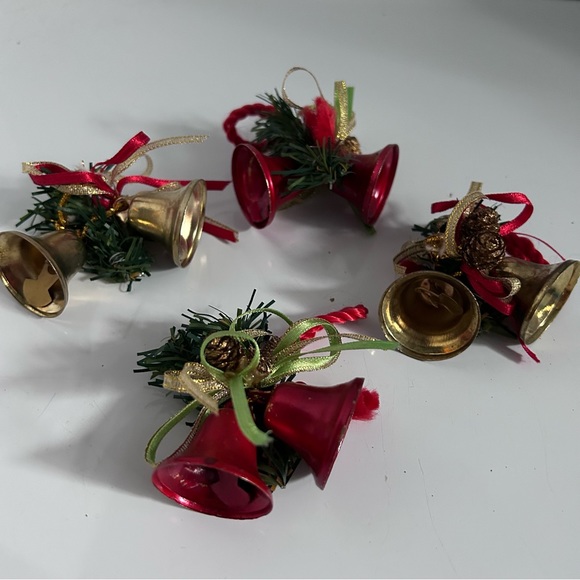 Set of 4 metal Christmas bells ornaments - Picture 2 of 7